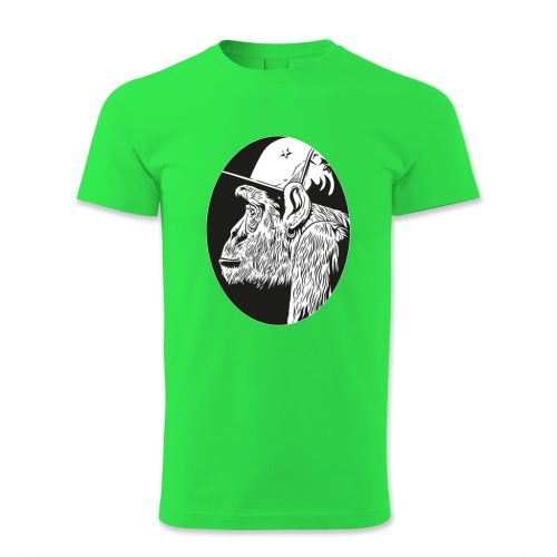 Majom baseball sapkában