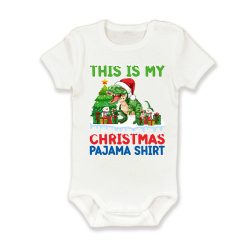  This is my Christmas pajama shirt, dínós alvós póló, Karácsony