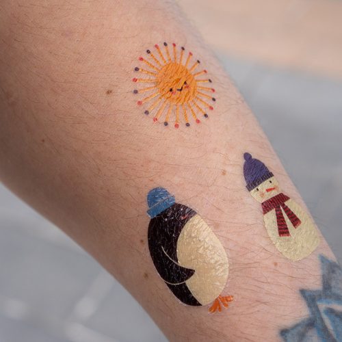 Egyedi, saját elképzelésű, 47 x 47 mm méretű, Ideiglenes tetoválás